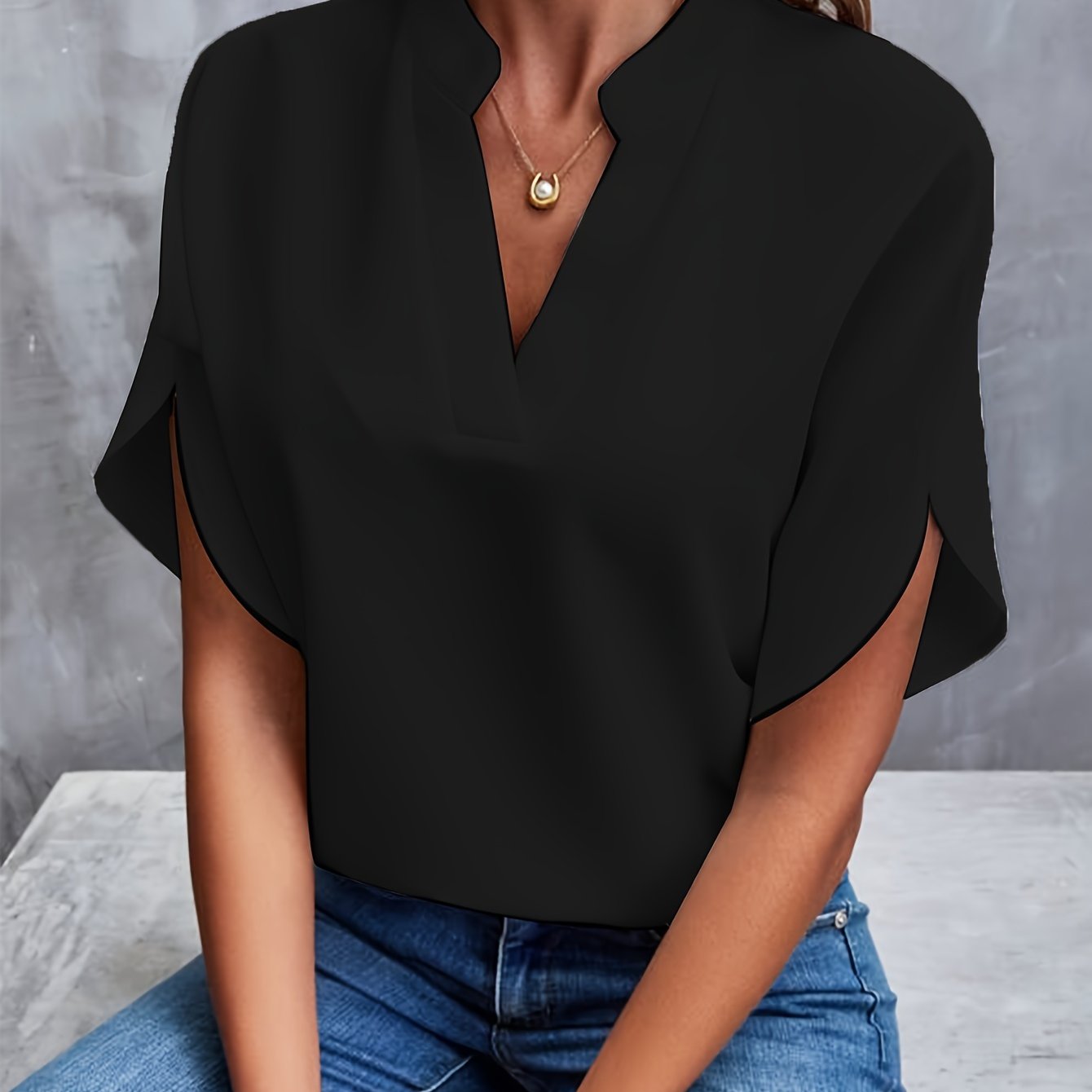 Elegant Women's Blouse - Comfortable & Wrinkle-Free