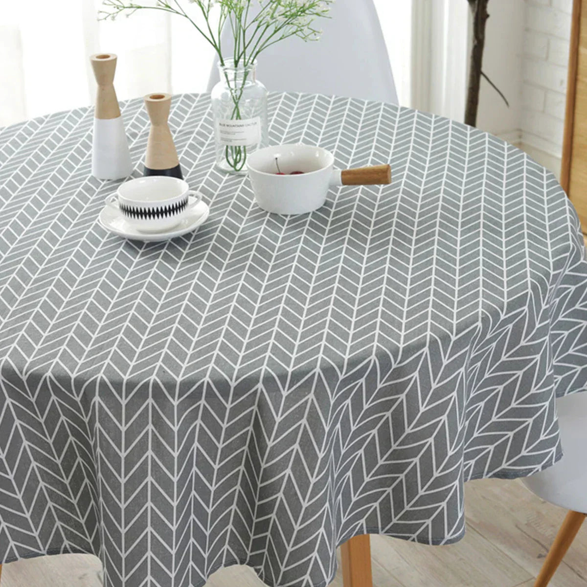 Round Houndstooth Tablecloth in Cotton-Linen Blend