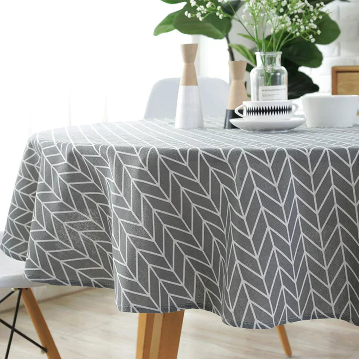 Round Houndstooth Tablecloth in Cotton-Linen Blend