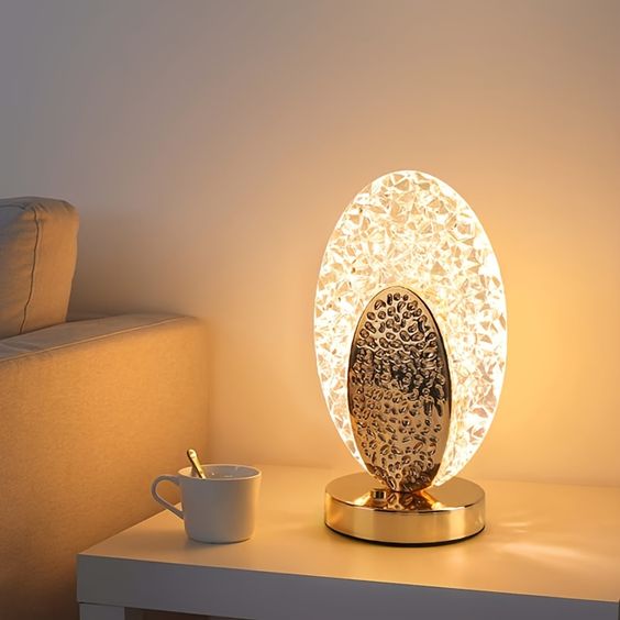 Peacock Table Lamp with Adjustable Brightness and Rechargeable Battery