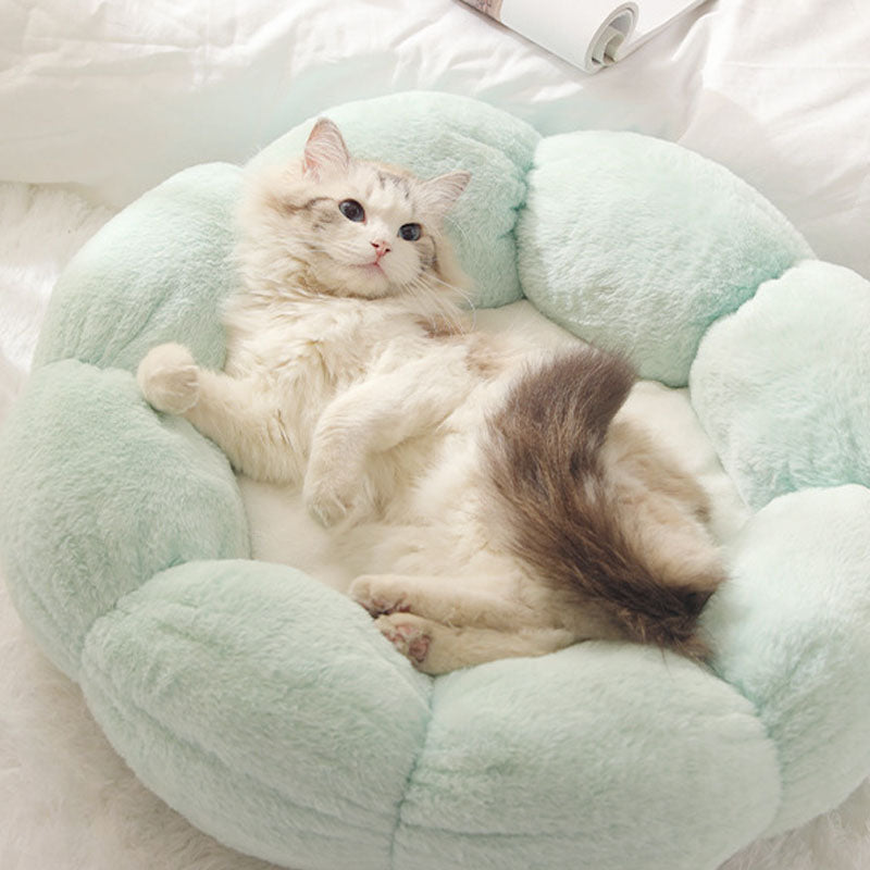Flower Shape Cat Bed with Soft Rabbit Fleece and Non-Slip Bottom