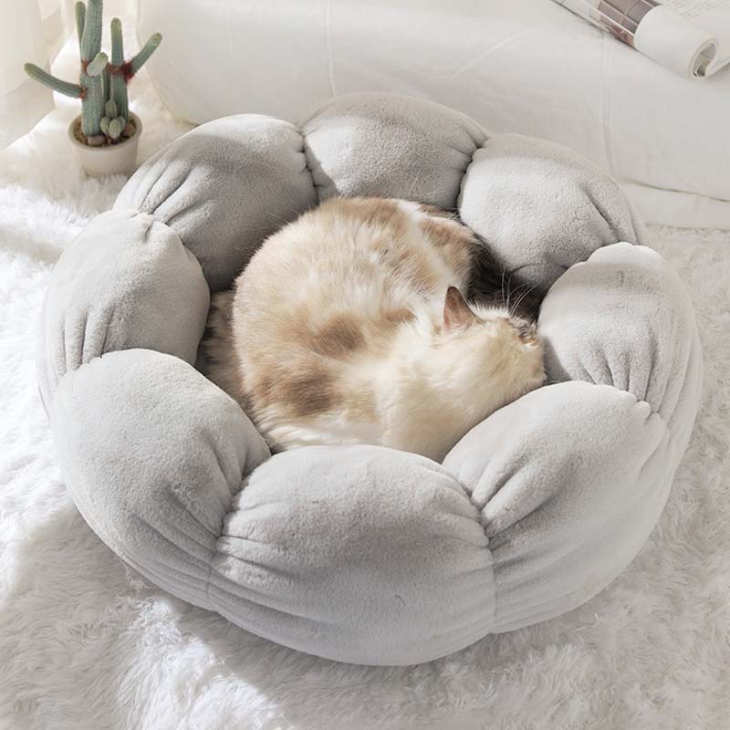 Flower Shape Cat Bed with Soft Rabbit Fleece and Non-Slip Bottom