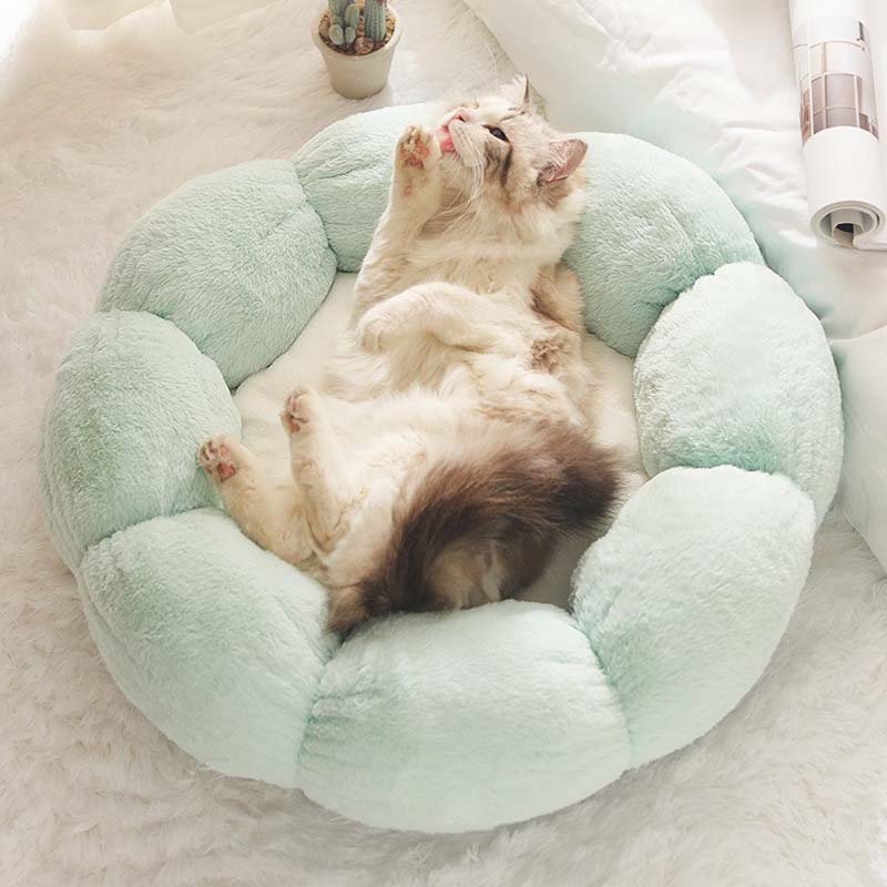 Flower Shape Cat Bed with Soft Rabbit Fleece and Non-Slip Bottom