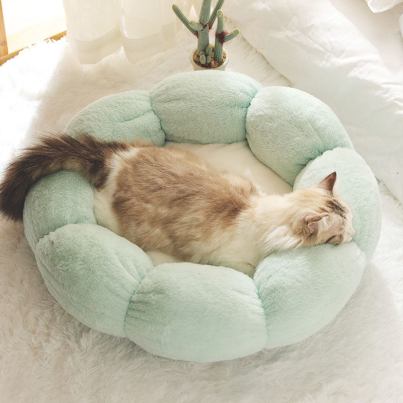 Flower Shape Cat Bed with Soft Rabbit Fleece and Non-Slip Bottom