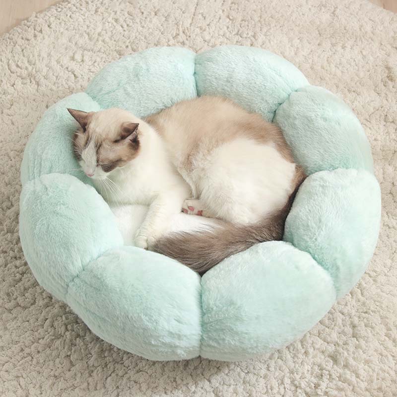 Flower Shape Cat Bed with Soft Rabbit Fleece and Non-Slip Bottom