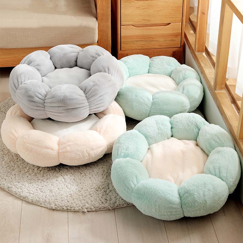 Flower Shape Cat Bed with Soft Rabbit Fleece and Non-Slip Bottom