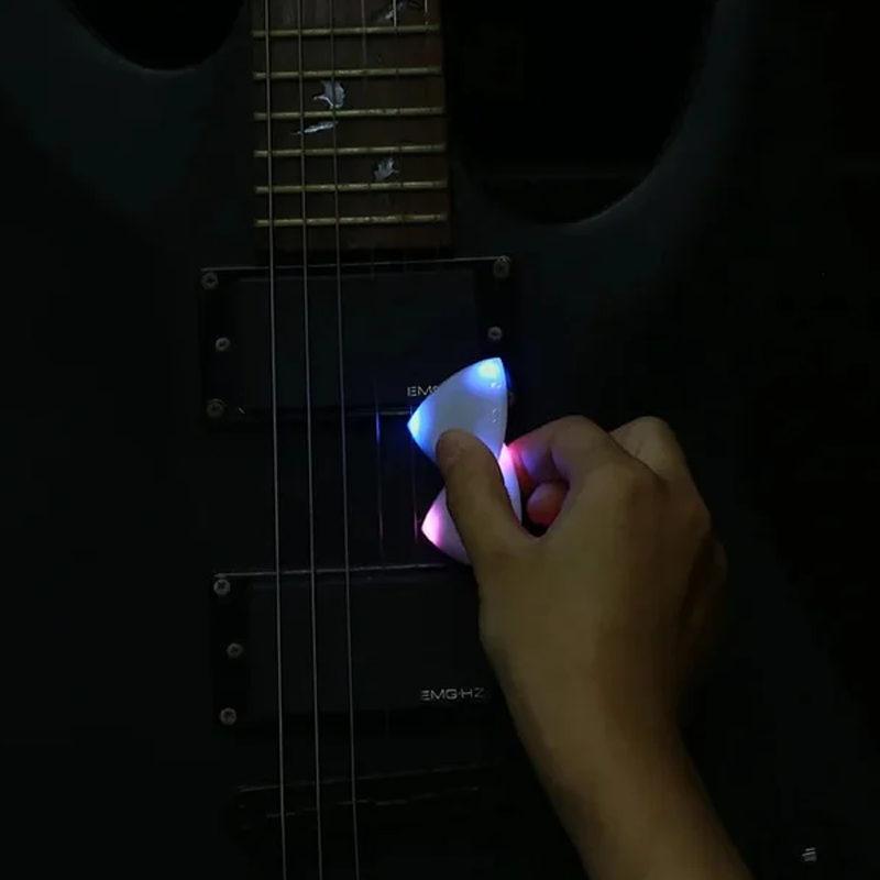 Light-Up Guitar Pick for Enhanced Performance and Timing