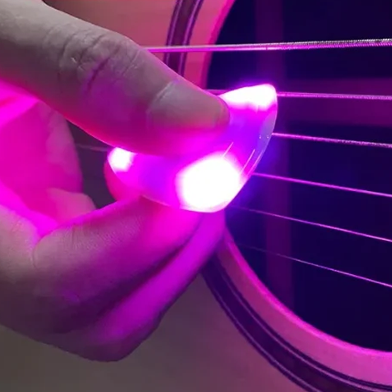 Light-Up Guitar Pick for Enhanced Performance and Timing