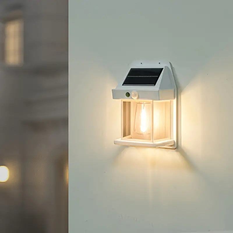 Solar Outdoor Motion Sensor Lamp with Automatic Activation