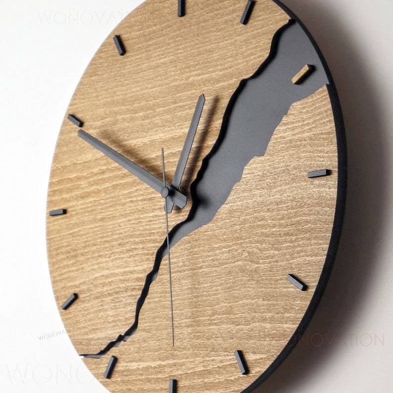 Wooden Wall Clock with Minimalist Design and Natural Finish