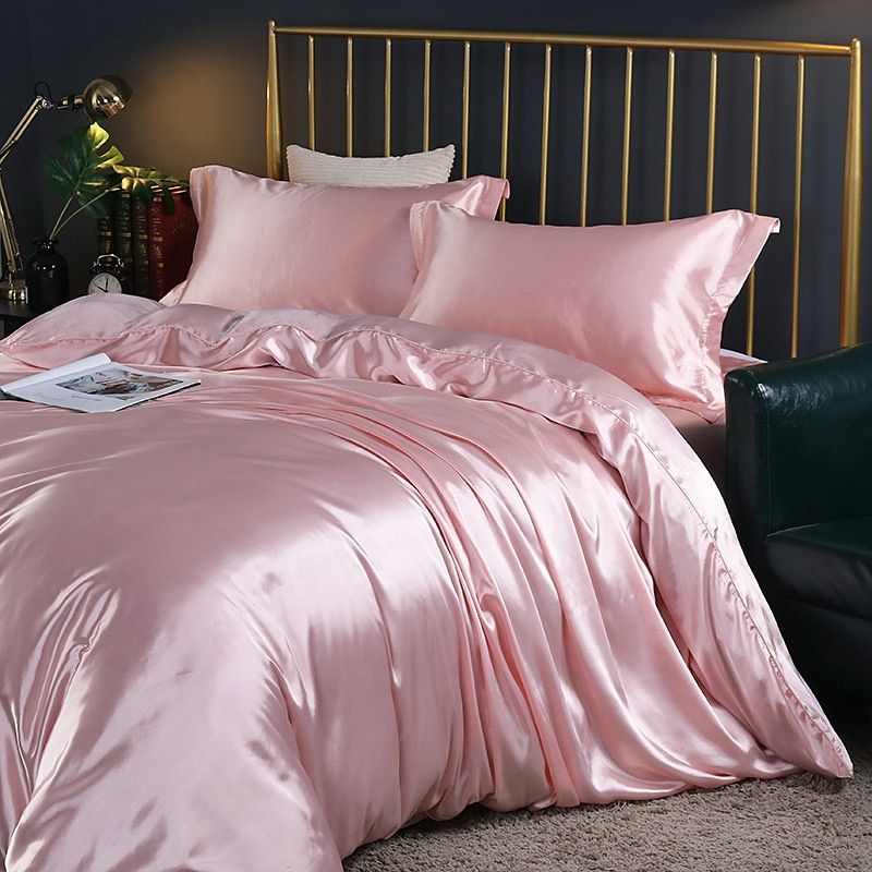 Silk 4-Piece Bedding Set for All-Season Comfort