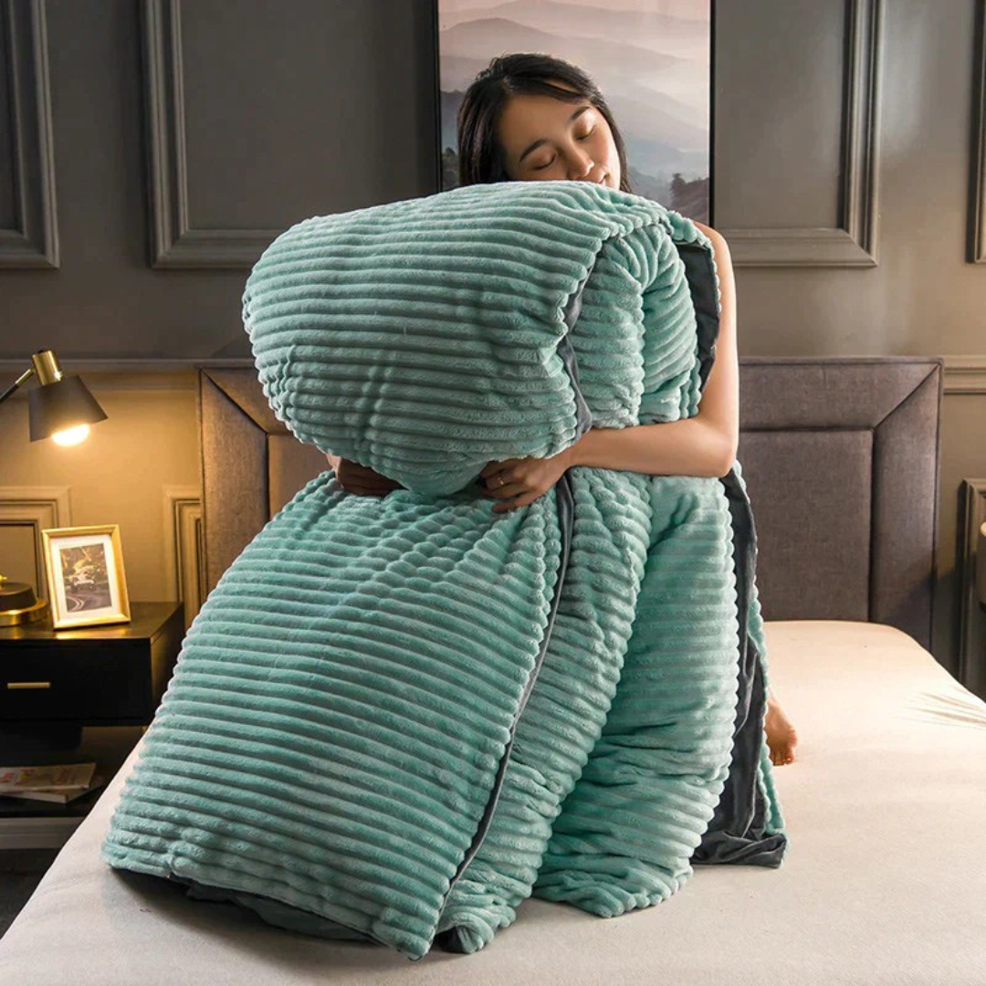 Soft Plush Fleece Blanket for Cozy Warmth