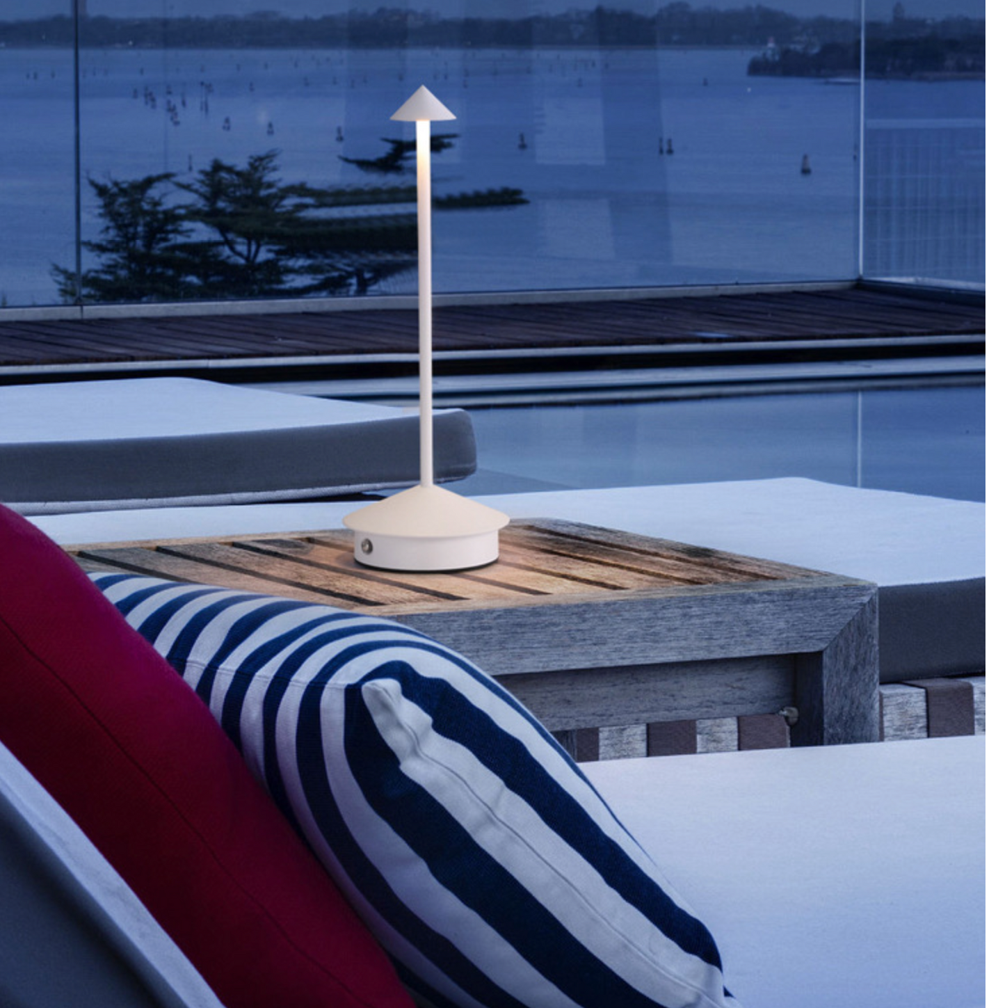 Dimmable Waterproof Wireless LED Table Lamp