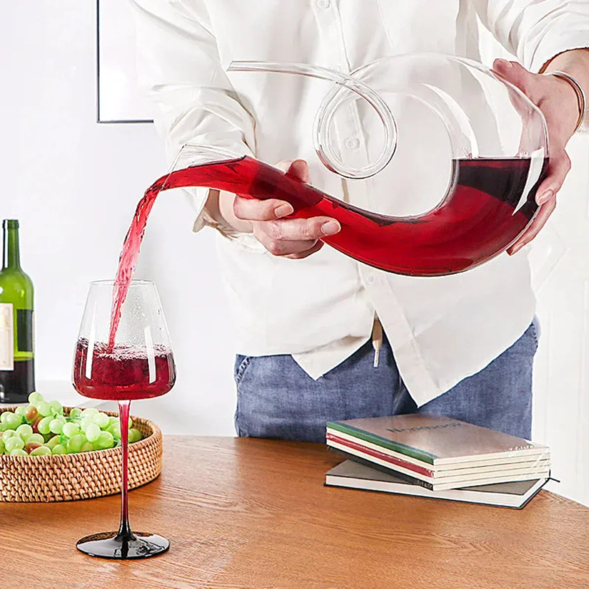 Lead-Free Crystal Wine Decanter with Swirling Design for Optimal Aeration
