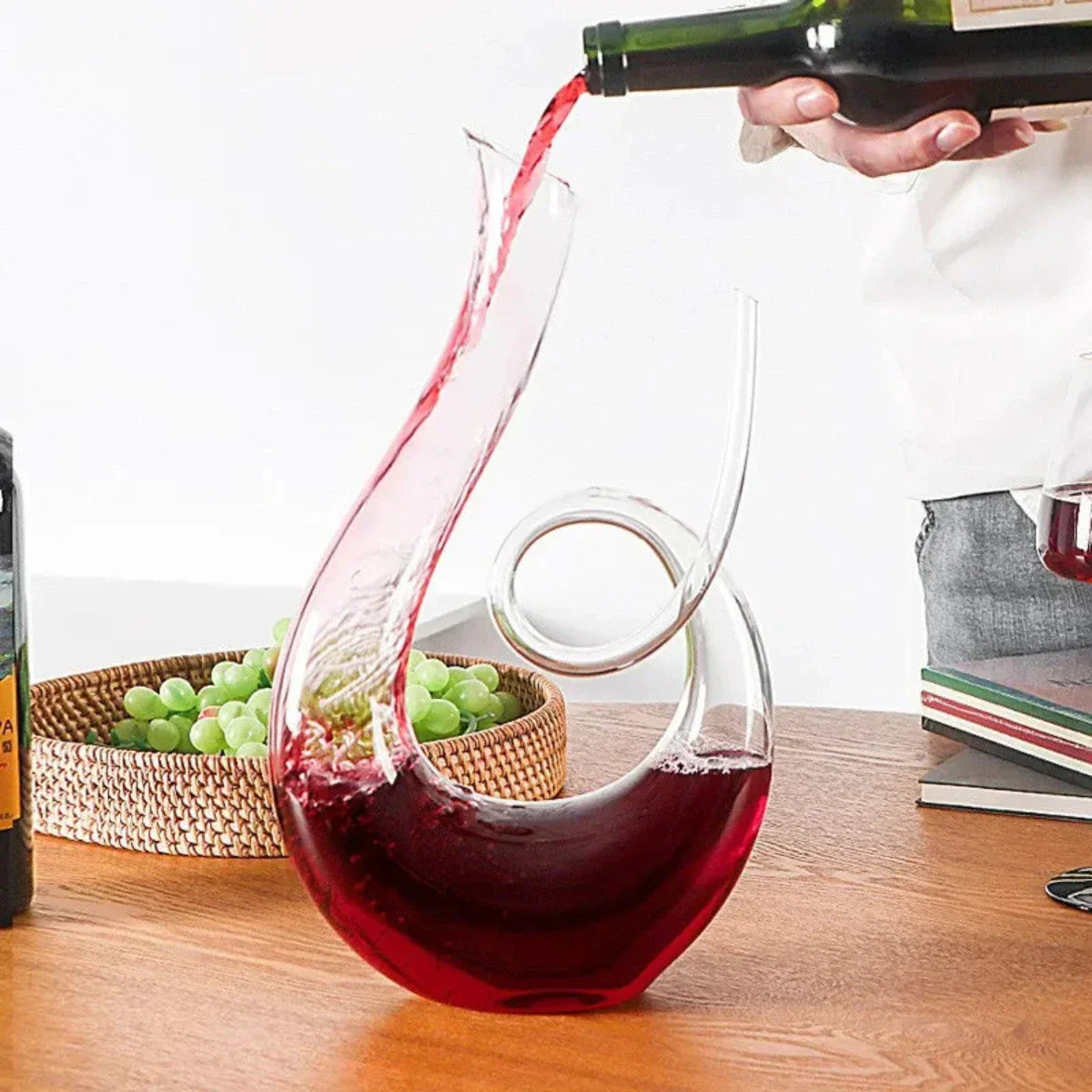 Lead-Free Crystal Wine Decanter with Swirling Design for Optimal Aeration