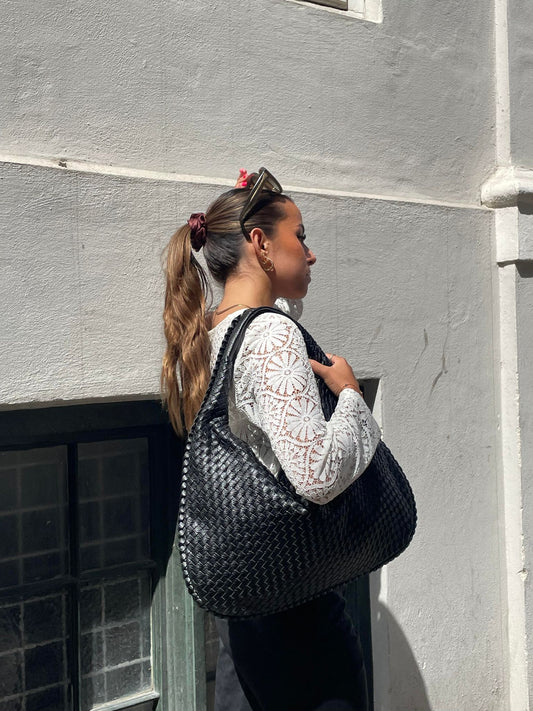 Multifunctional Lightweight Shoulder Bag for Travel and Everyday Use