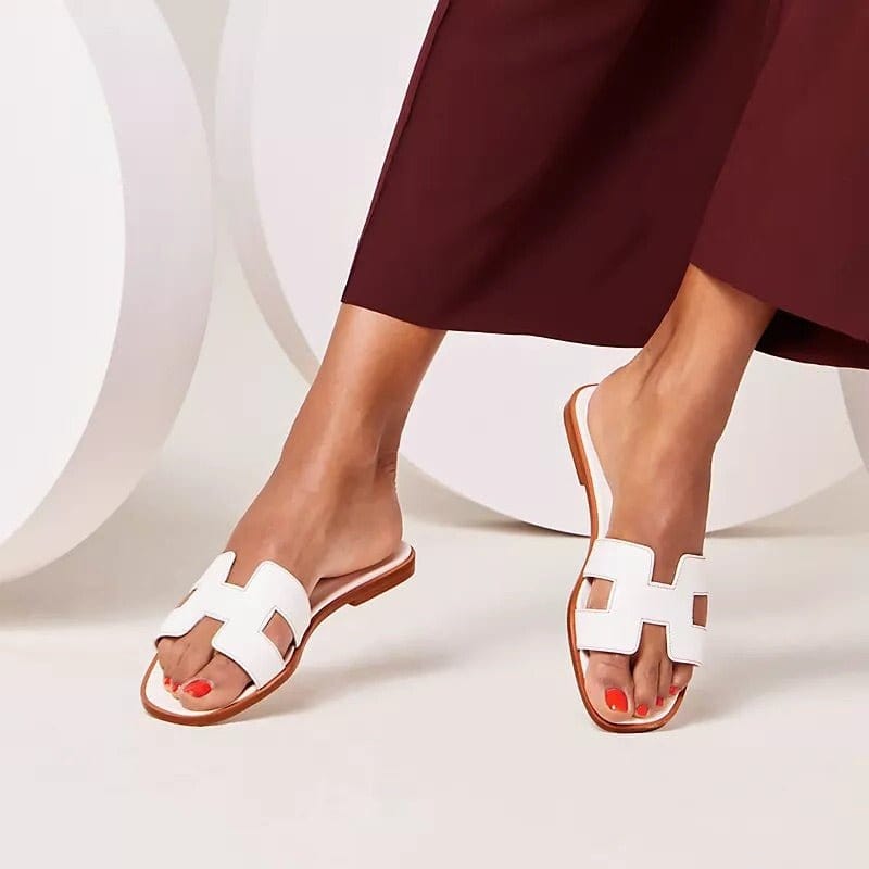 Elegant Slip-On Flat Ladies' Shoes with Cut-Out Details