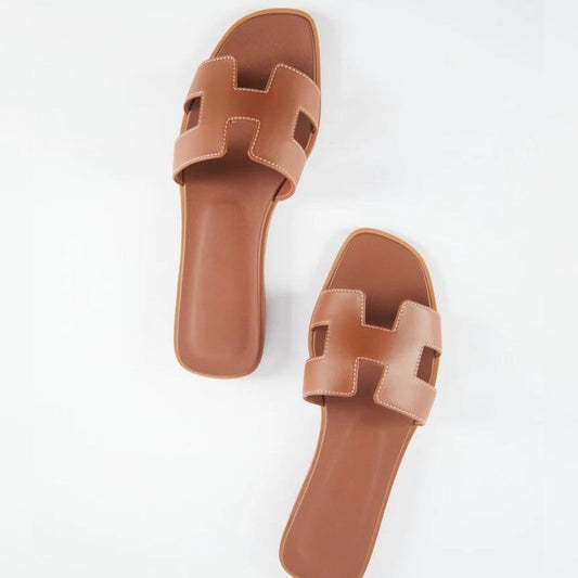 Elegant Slip-On Flat Ladies' Shoes with Cut-Out Details