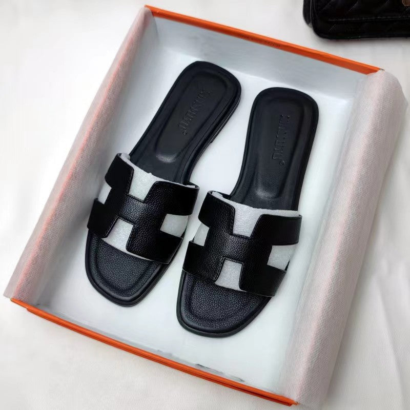 Elegant Slip-On Flat Ladies' Shoes with Cut-Out Details
