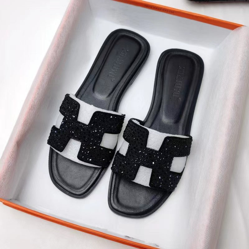 Elegant Slip-On Flat Ladies' Shoes with Cut-Out Details