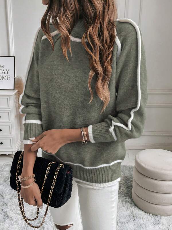 Cropped Loose Fit Sweater with Contrast Lines