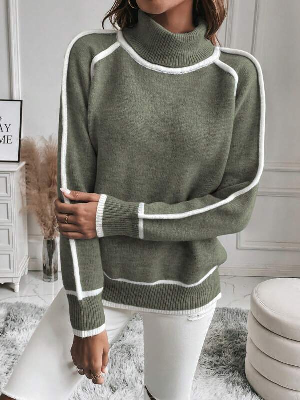 Cropped Loose Fit Sweater with Contrast Lines