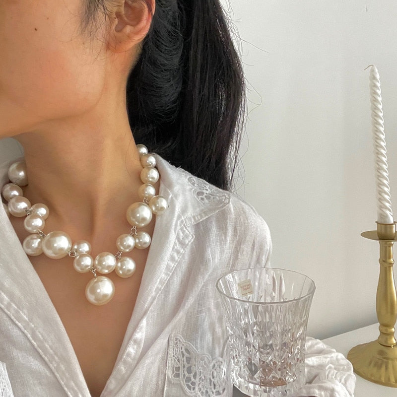 Classic Round Pearl Necklace with Modern Twist