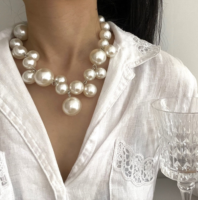 Classic Round Pearl Necklace with Modern Twist