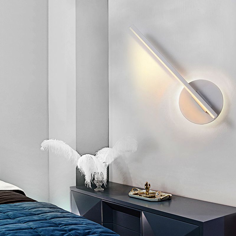 Minimalist LED Wall Lamp with Linear Design