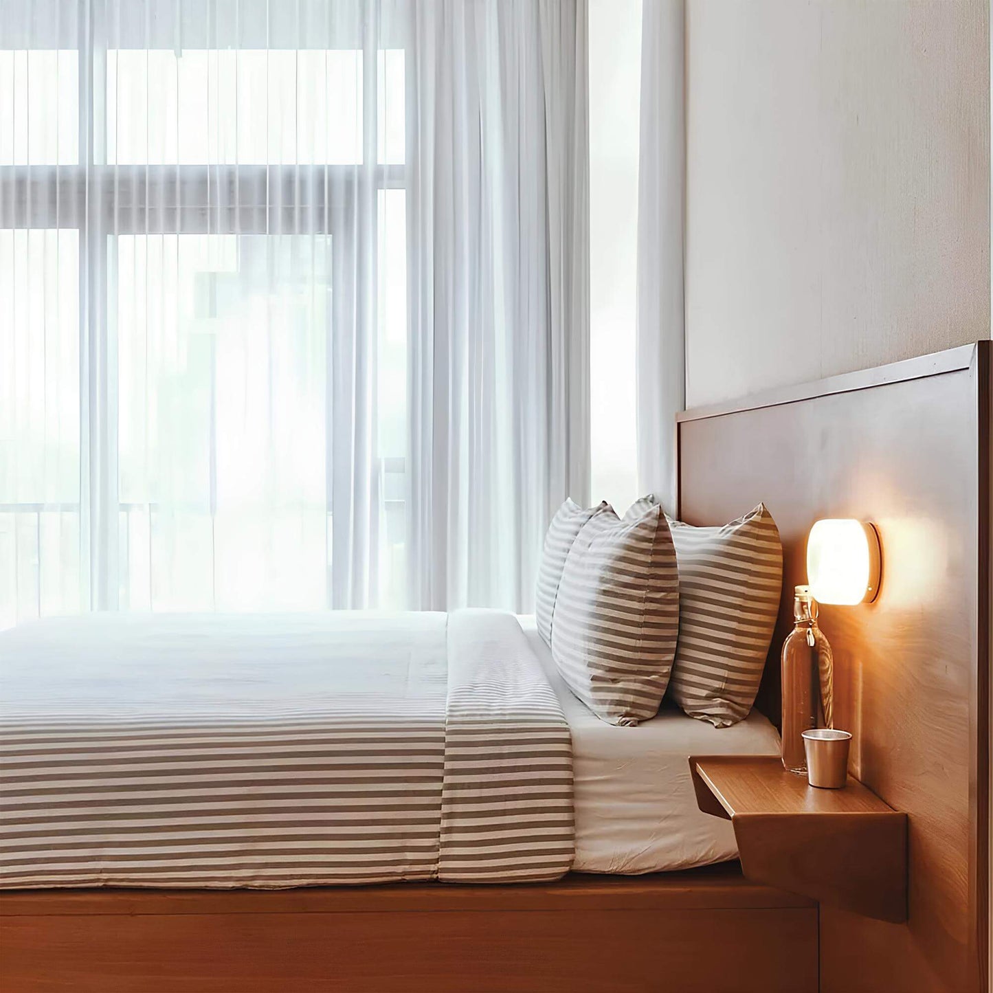 Curved LED Wall Lamp in Contemporary Design