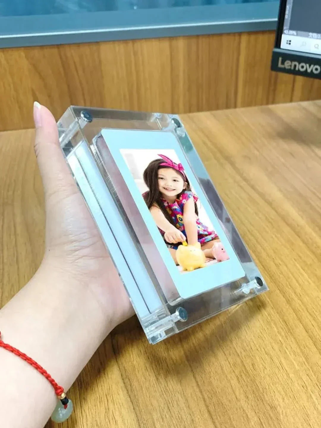 Customizable Digital Picture Frame for Cherished Memories