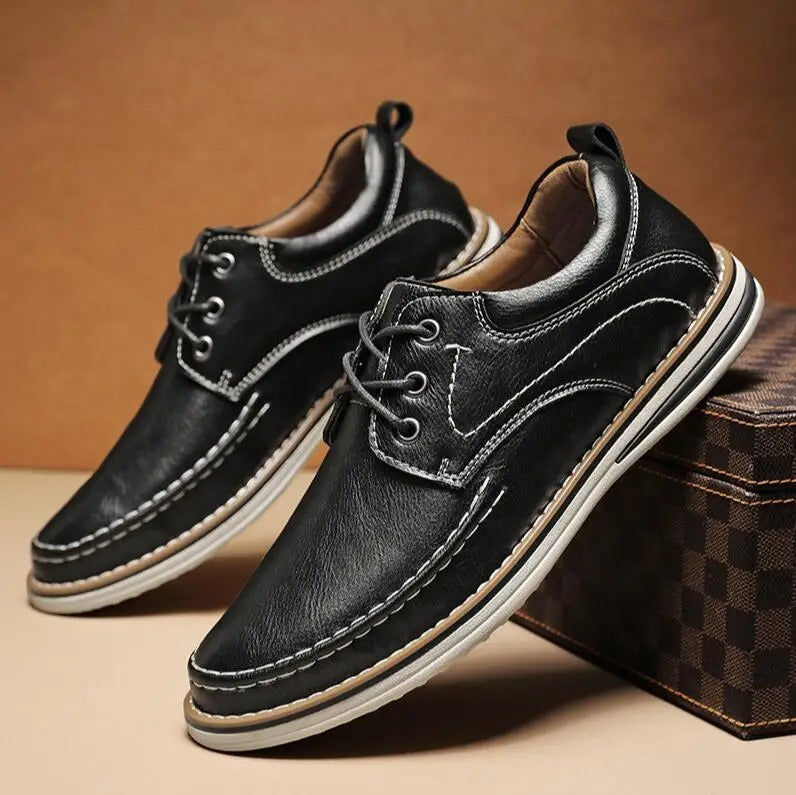 Men's Moc Toe Oxford Shoes with Padded Comfort and Contrast Stitching