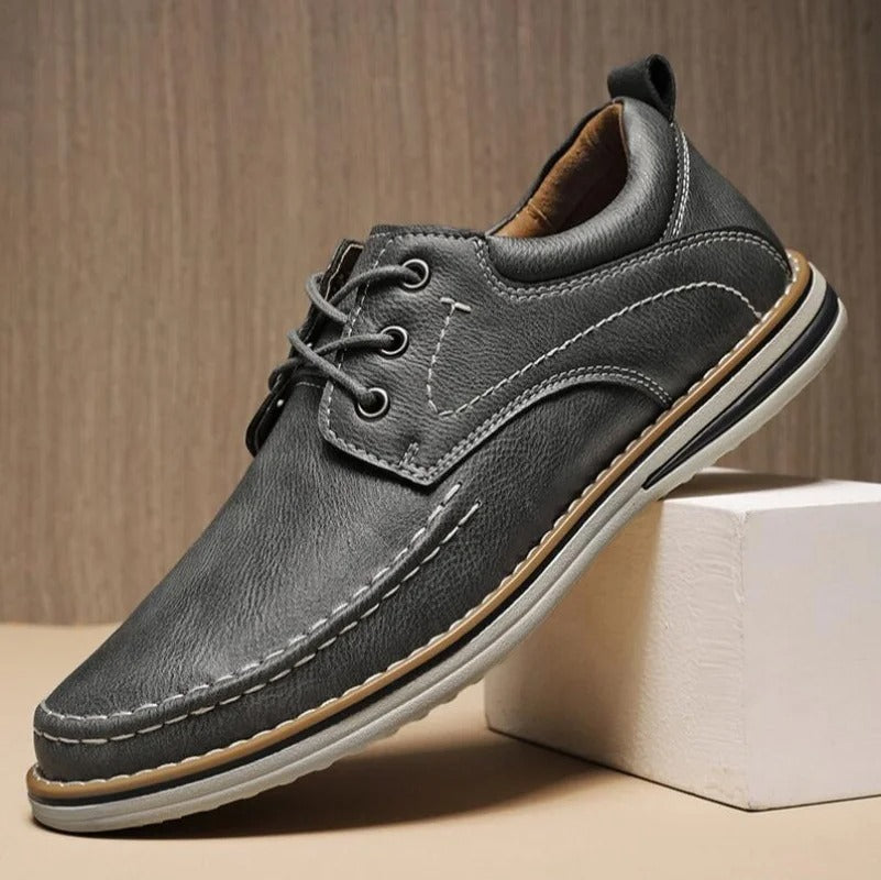 Men's Moc Toe Oxford Shoes with Padded Comfort and Contrast Stitching