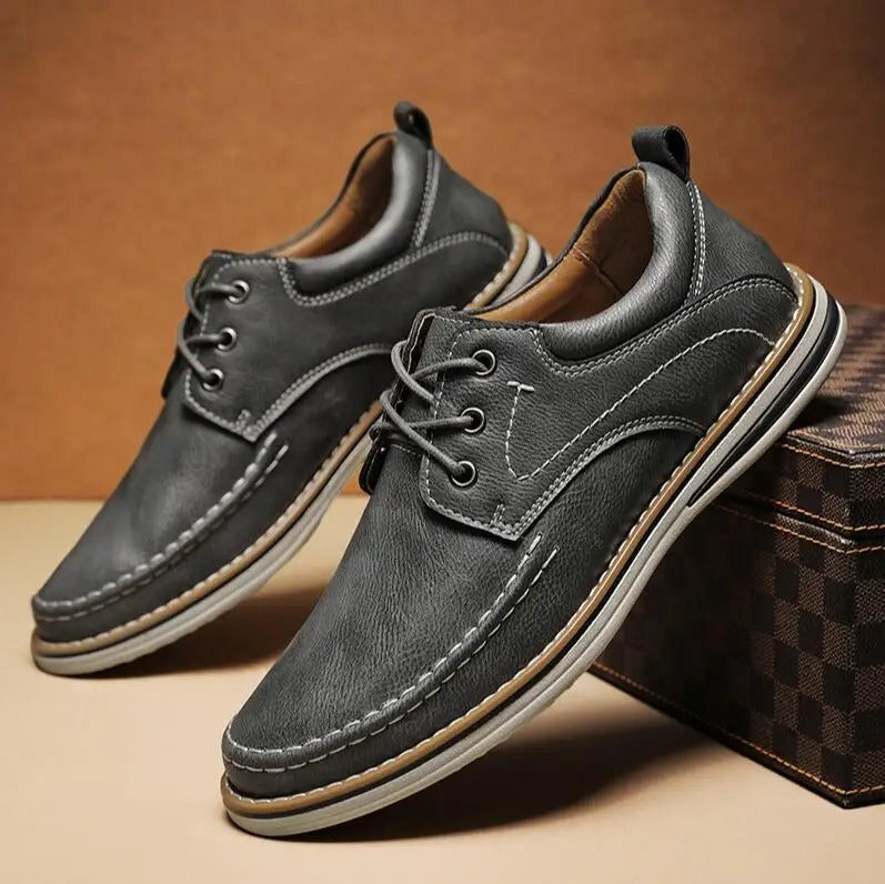 Men's Moc Toe Oxford Shoes with Padded Comfort and Contrast Stitching