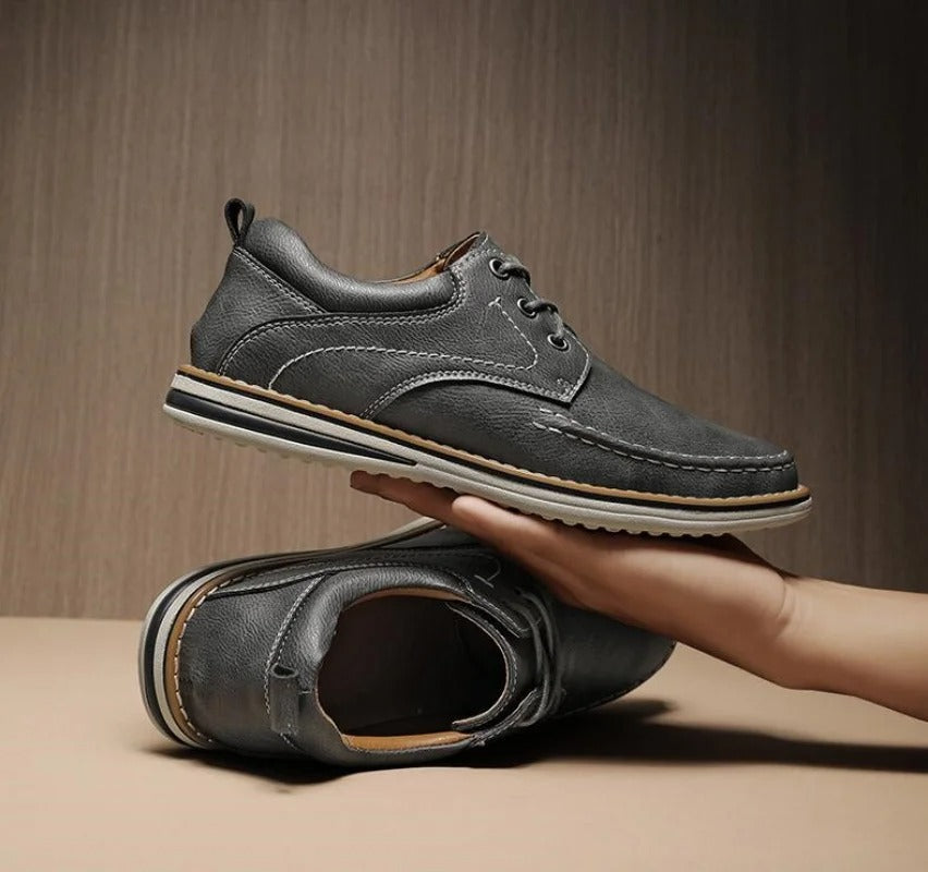 Men's Moc Toe Oxford Shoes with Padded Comfort and Contrast Stitching