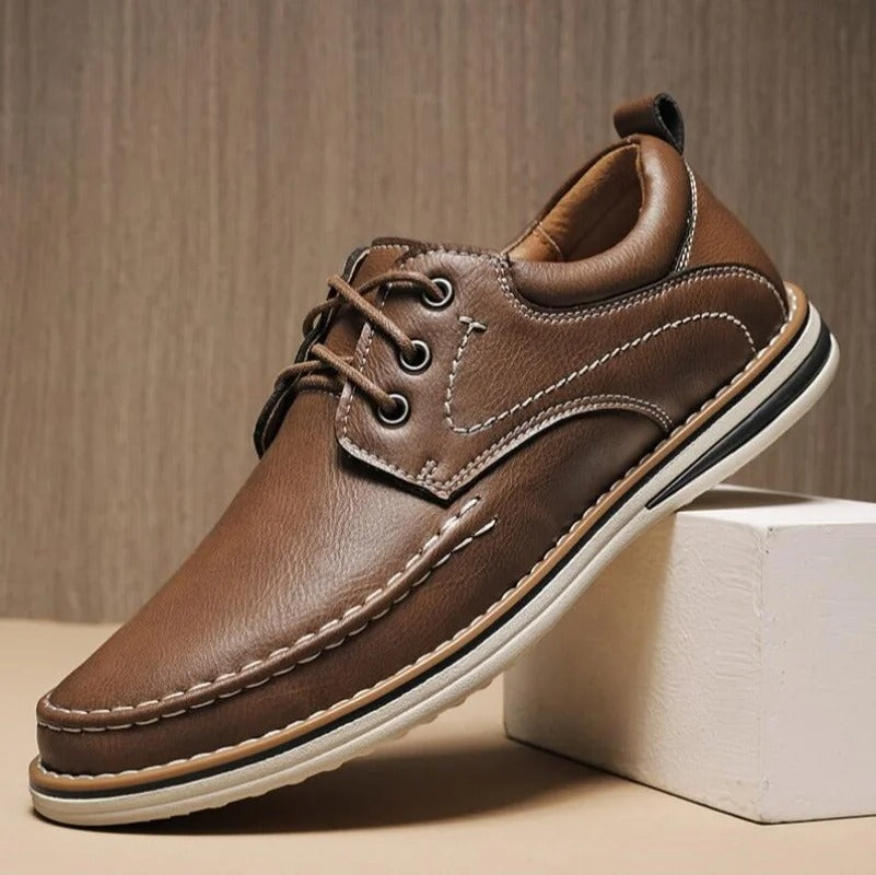 Men's Moc Toe Oxford Shoes with Padded Comfort and Contrast Stitching