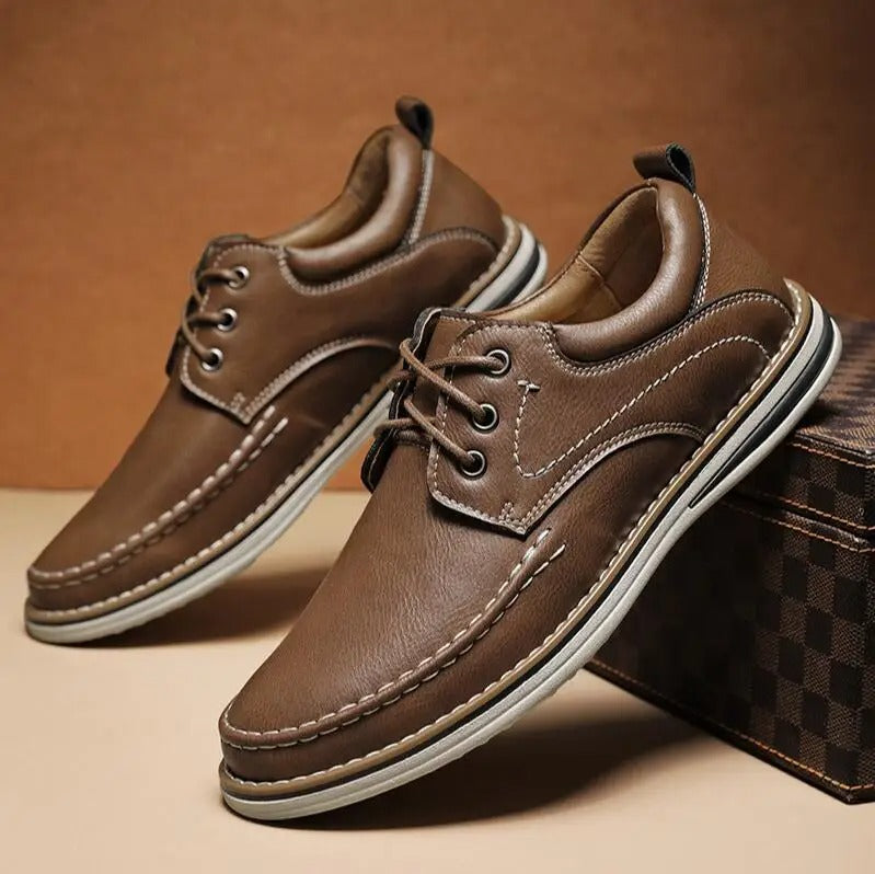 Men's Moc Toe Oxford Shoes with Padded Comfort and Contrast Stitching