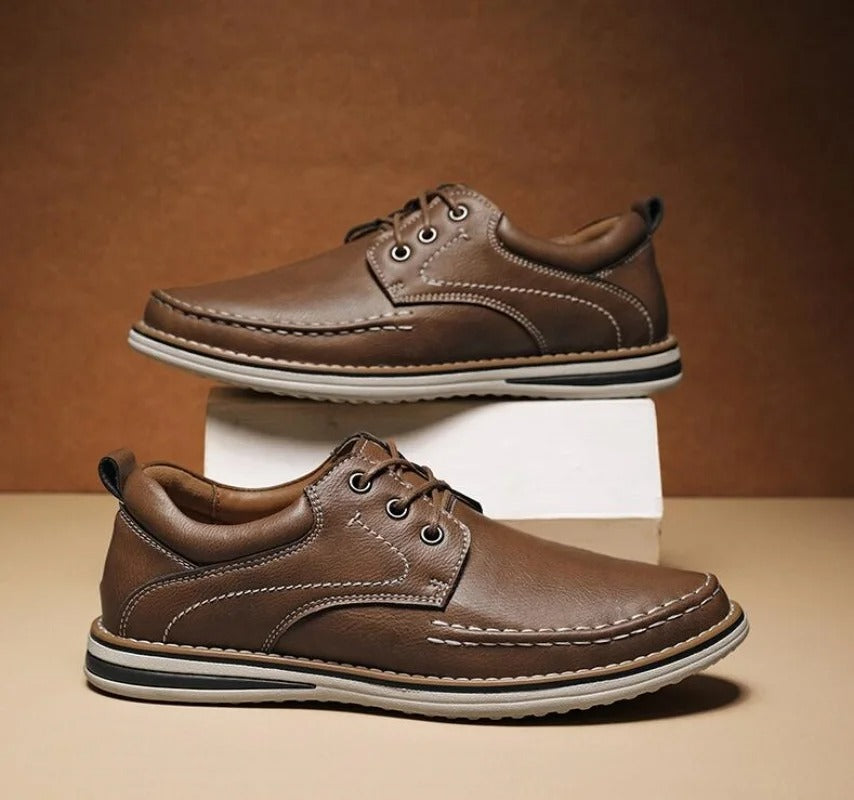 Men's Moc Toe Oxford Shoes with Padded Comfort and Contrast Stitching