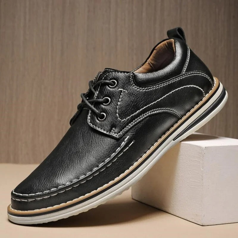 Men's Moc Toe Oxford Shoes with Padded Comfort and Contrast Stitching