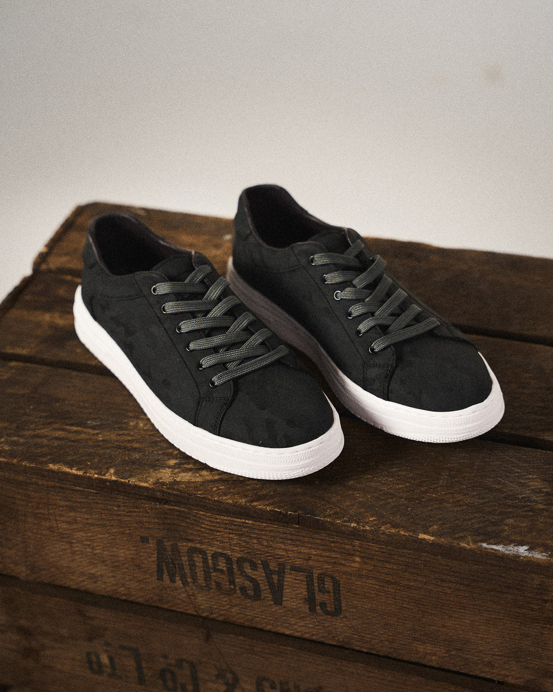 Men's Lightweight Everyday Sneakers with Cushioned Comfort