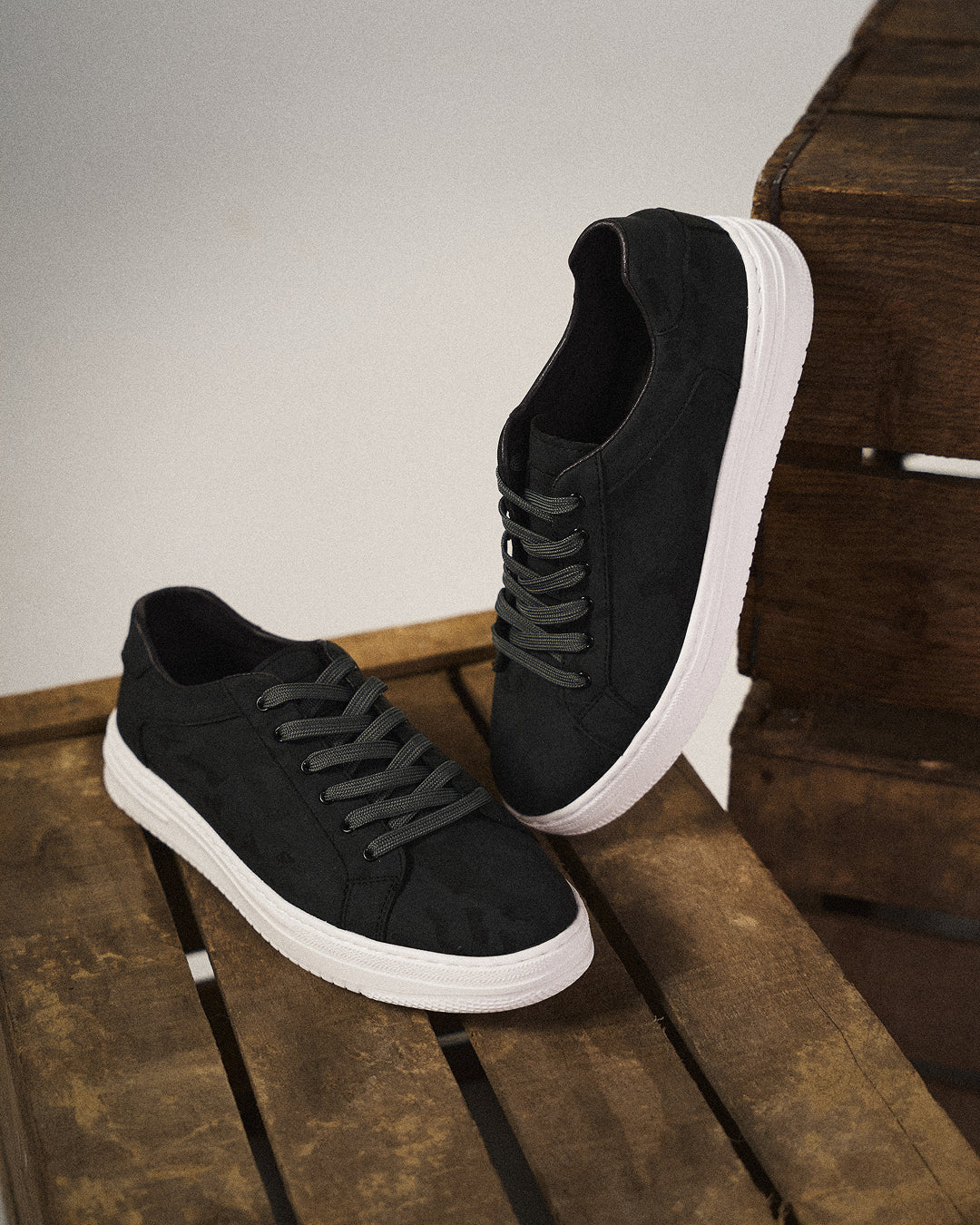 Men's Lightweight Everyday Sneakers with Cushioned Comfort