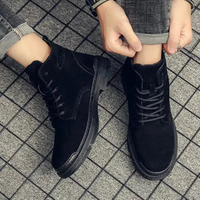 Men's Classic Lace-Up Boots with Cushioned Insole and Durable Construction