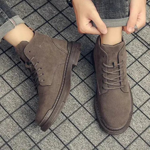 Men's Classic Lace-Up Boots with Cushioned Insole and Durable Construction