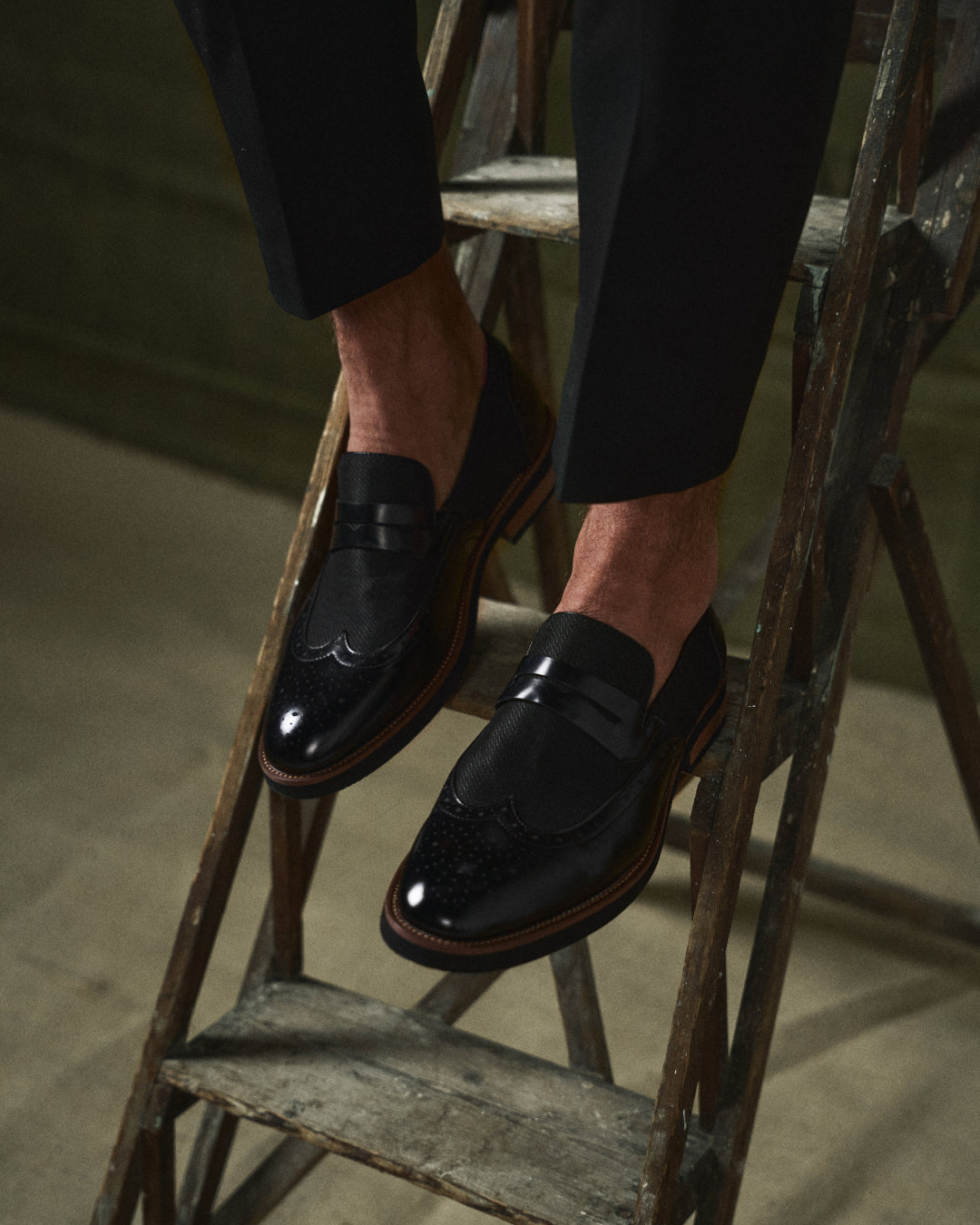 Men's Wingtip Hybrid Loafers with Textured Midpanel