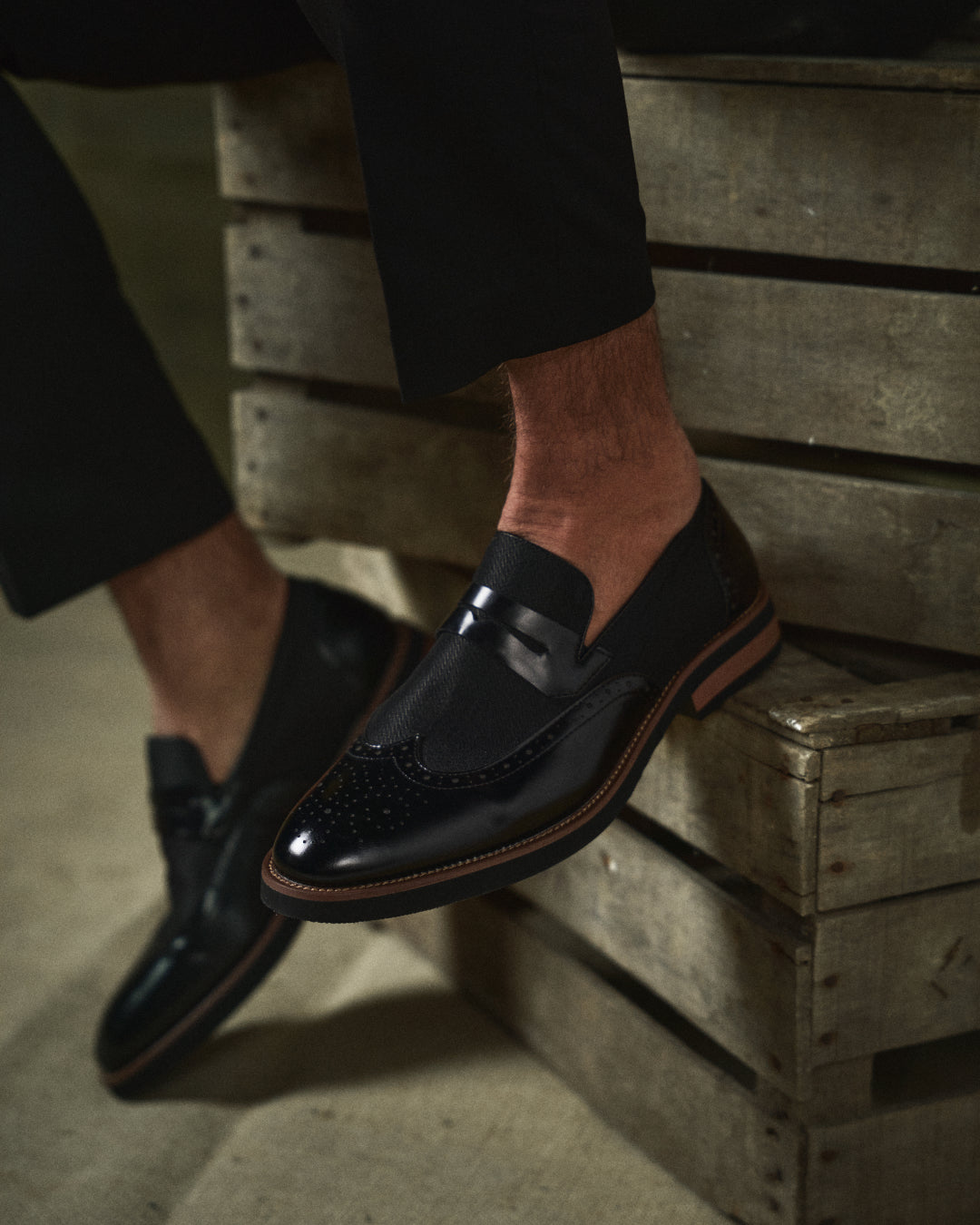 Men's Wingtip Hybrid Loafers with Textured Midpanel