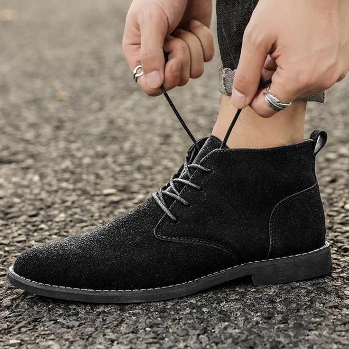 Men's Soft Leather Chukka Boots with Supportive Ankle Design