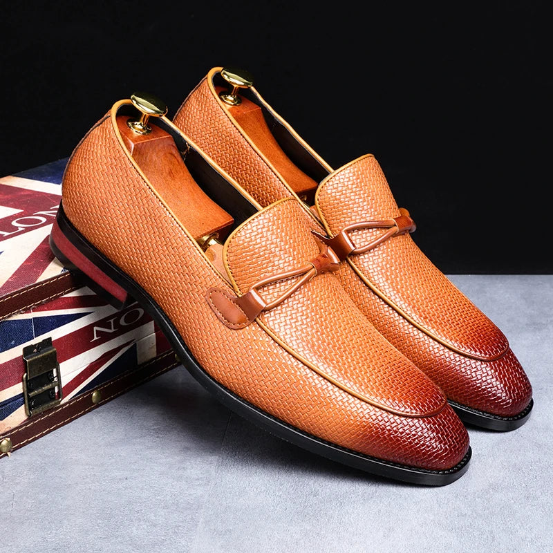 Elegant Woven Oxford Loafers with Bow Detail and Dual-Tone Heel