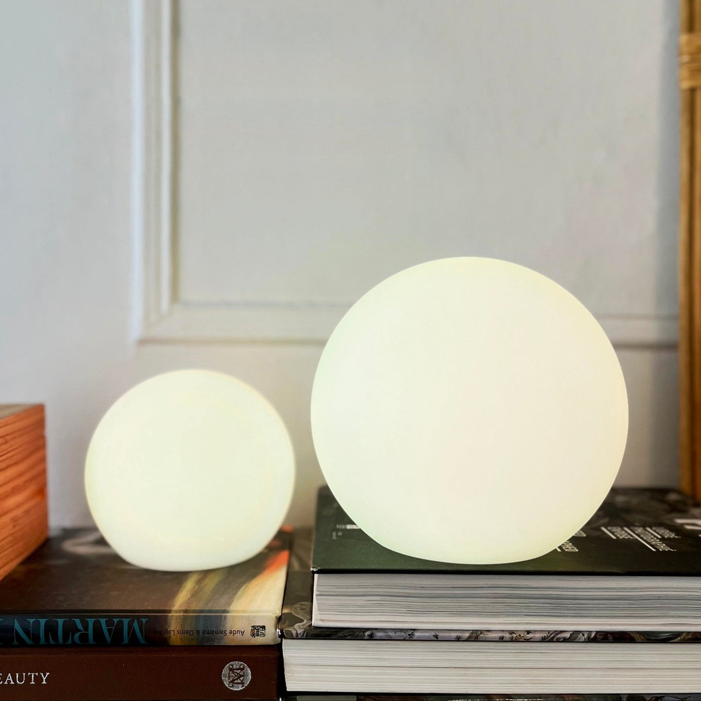 Wireless LED Table Lamp with 16 Color Options - Rechargeable Indoor and Outdoor Light