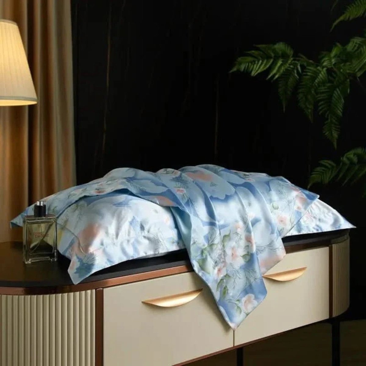 Mulberry Silk Pillowcase with Temperature-Regulating Breathable Fabric