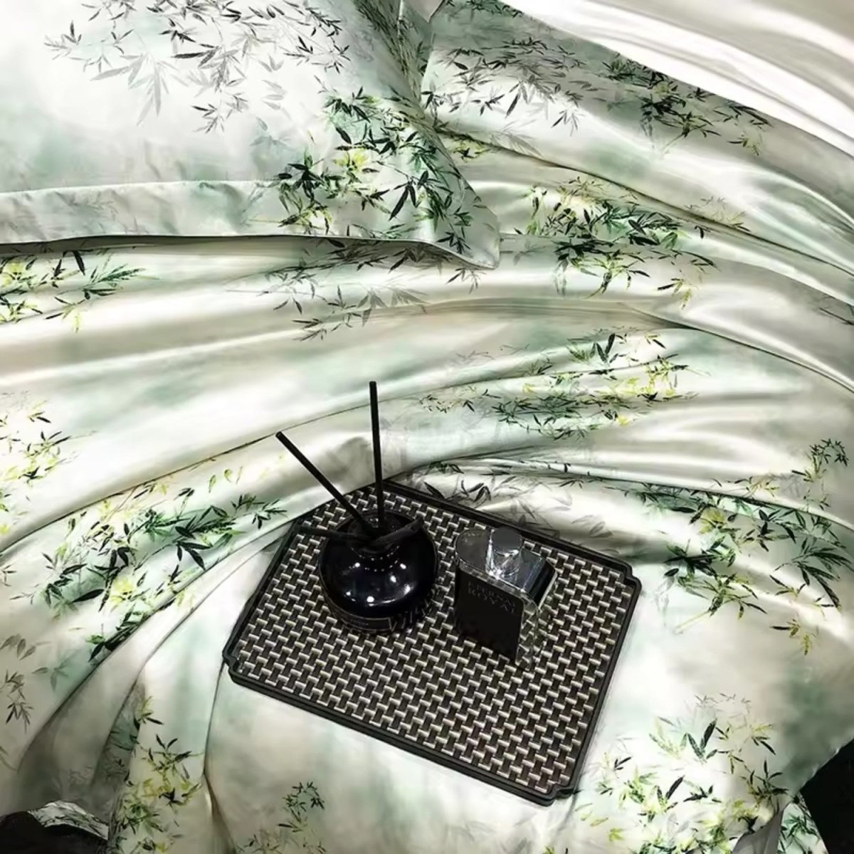 Mulberry Silk Pillowcase with Temperature-Regulating Breathable Fabric